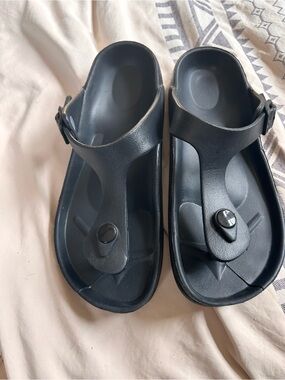 Women's Black Toe-Post Comfort Sandals with Adjustable Strap